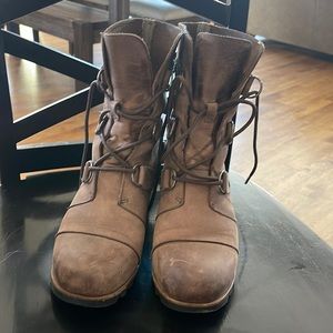 Joan of Arc Sorel boots.